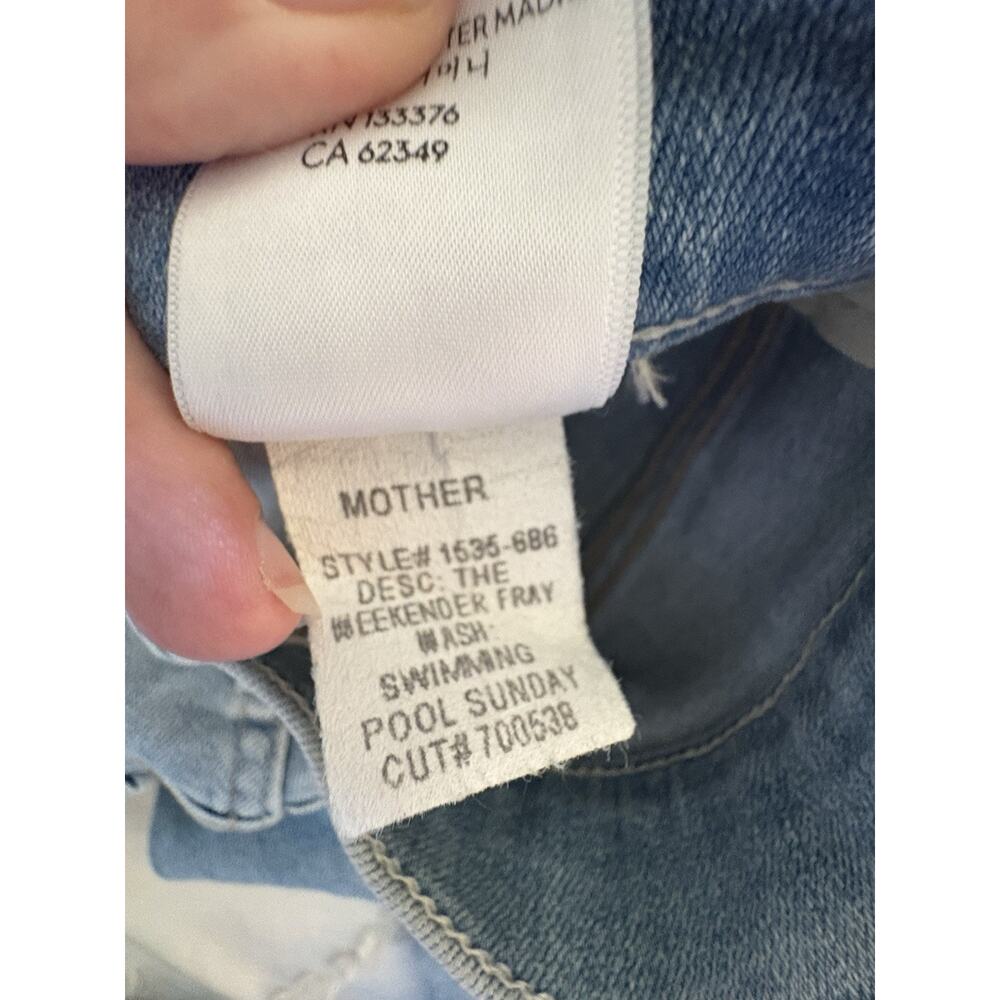 MOTHER The Weekender Fray Jeans Size 25 Swimming Pool Sunday Raw Hem Flare - Picture 12 of 13